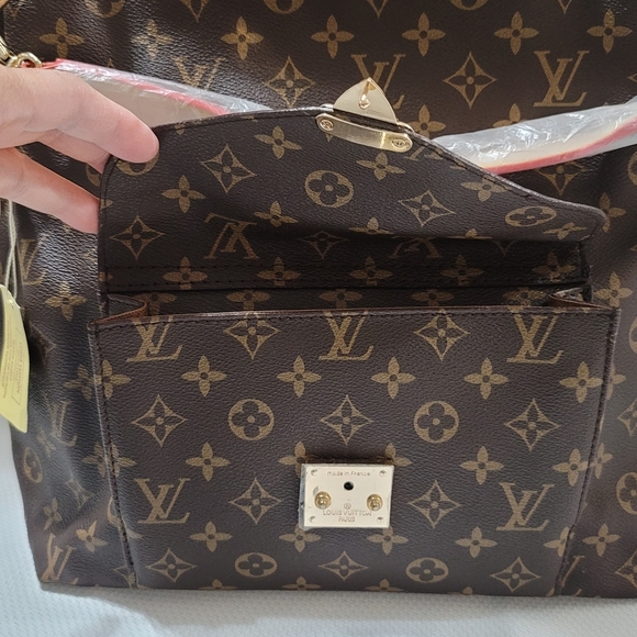 Purse - Picture 2 of 16